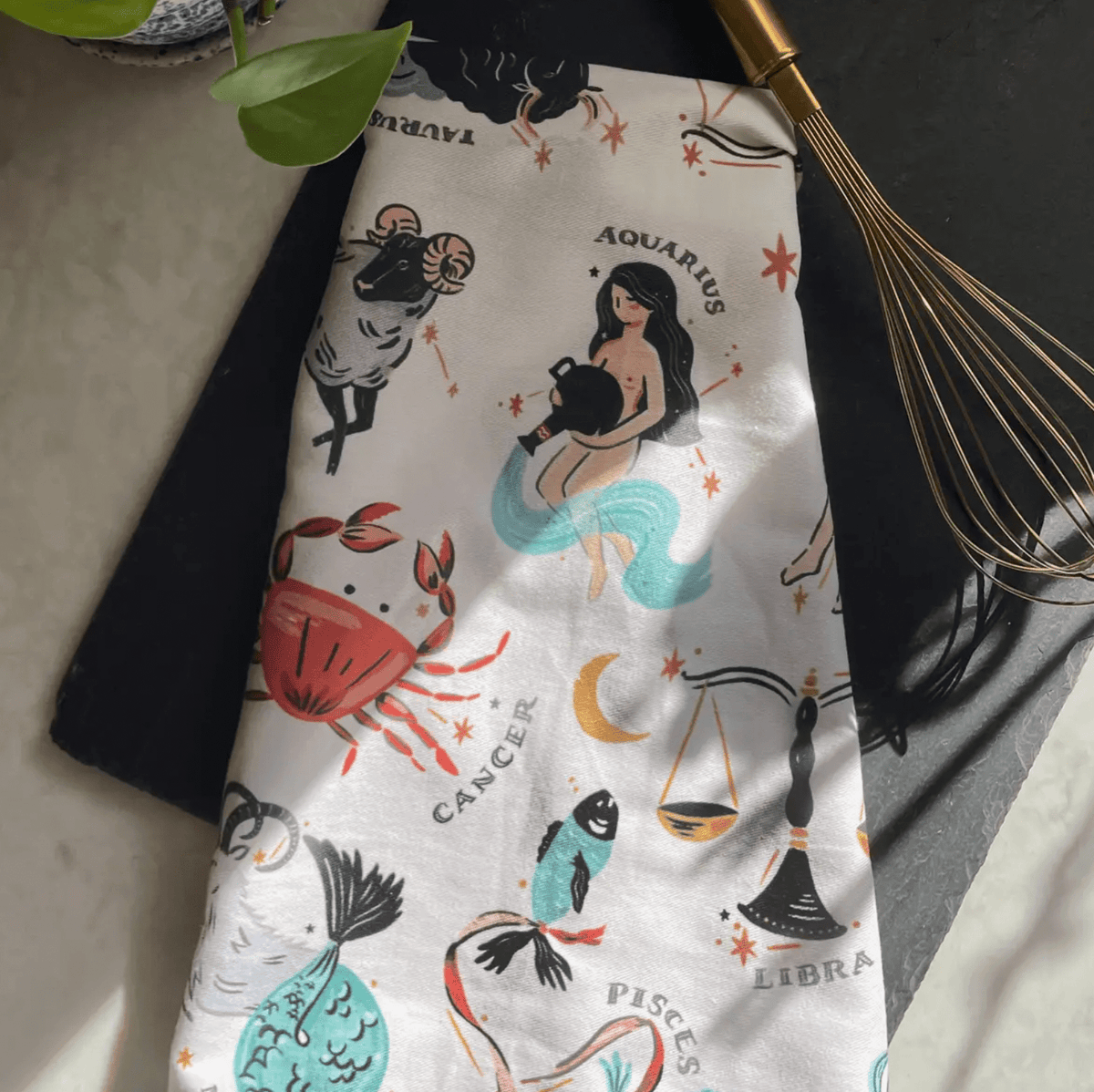 Oven Mitt + Pot Holder Set by Idlewild - Dogs